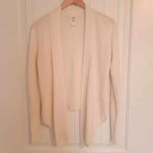 TITLE NINE RIGHT WRAP Washable Wool Cream Cardigan Sweater size Medium